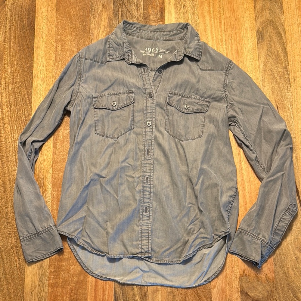 GAP Gray Button Down Shirt Top
